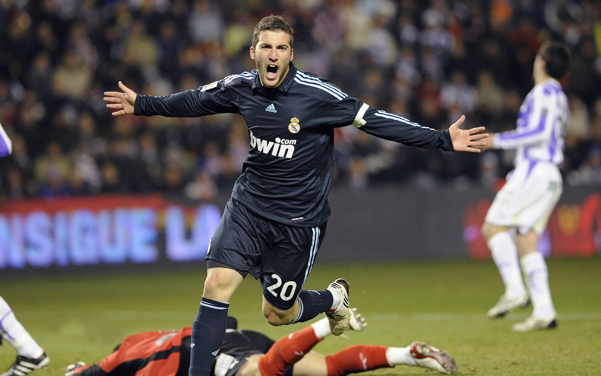 冠军球队社交媒体内容创新吸粉无数,冠军热门球队